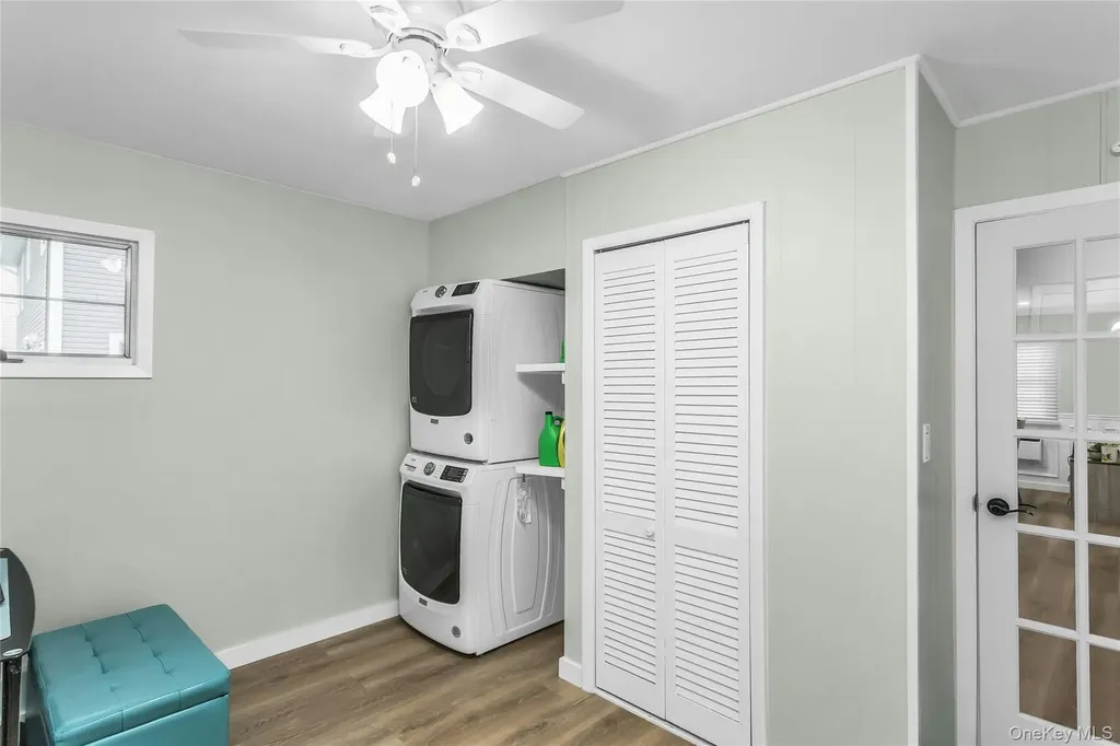 27 Surrey Lane Plainview NY 11803