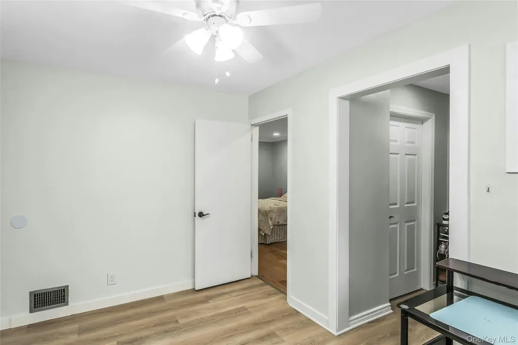 27 Surrey Lane Plainview NY 11803