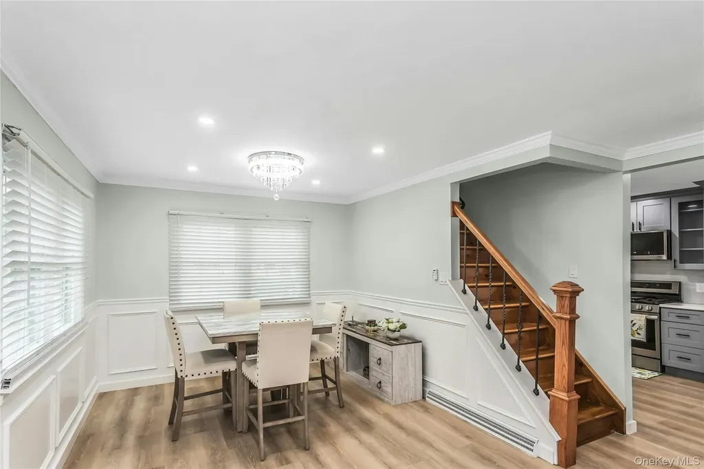 27 Surrey Lane Plainview NY 11803