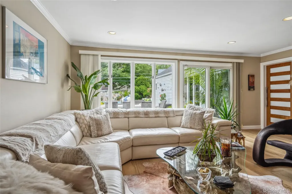 55 Duckpond Drive N Wantagh NY 11793