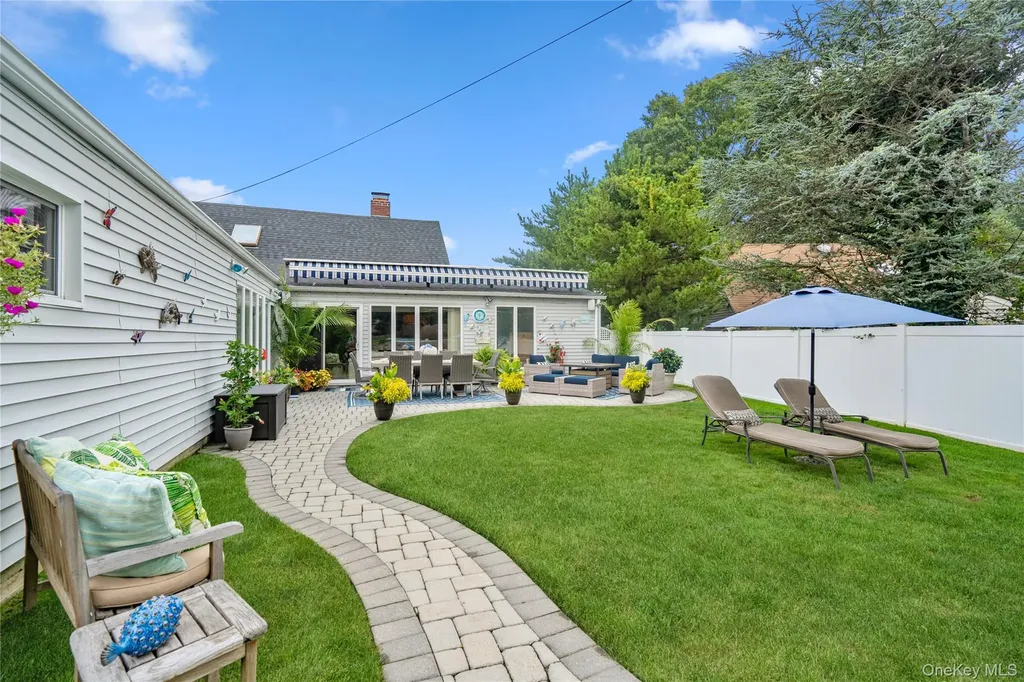 55 Duckpond Drive N Wantagh NY 11793