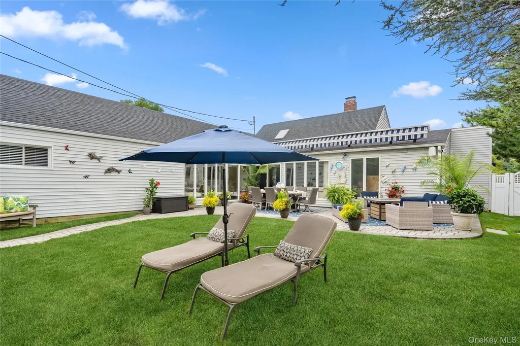 55 Duckpond Drive N Wantagh NY 11793