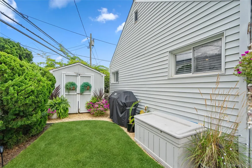 55 Duckpond Drive N Wantagh NY 11793