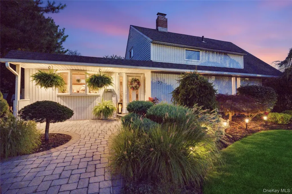 55 Duckpond Drive N Wantagh NY 11793