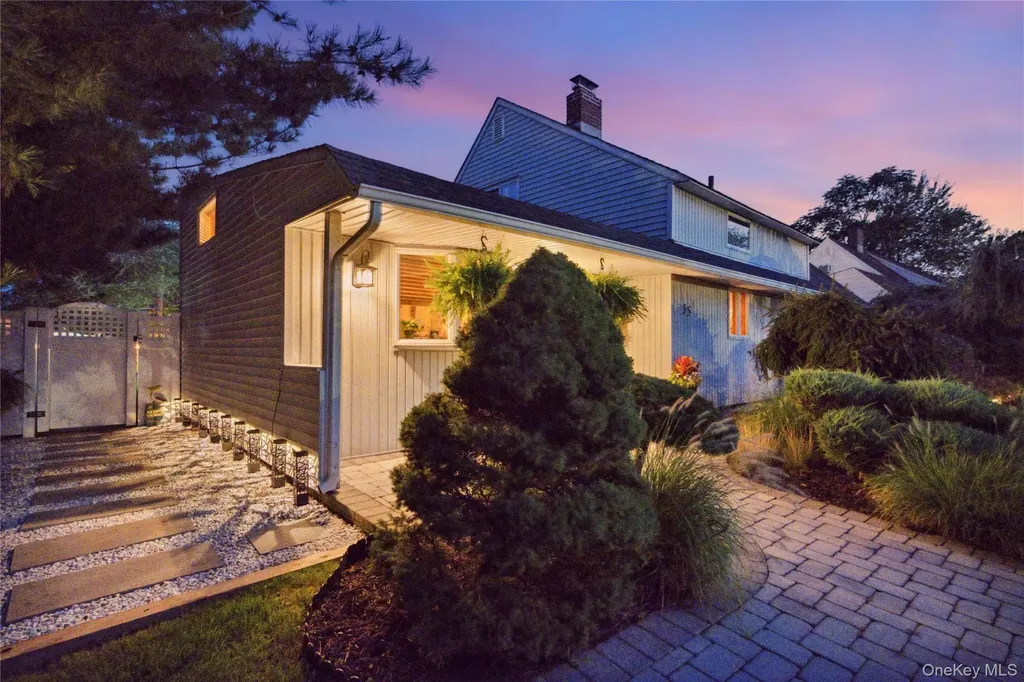 55 Duckpond Drive N Wantagh NY 11793