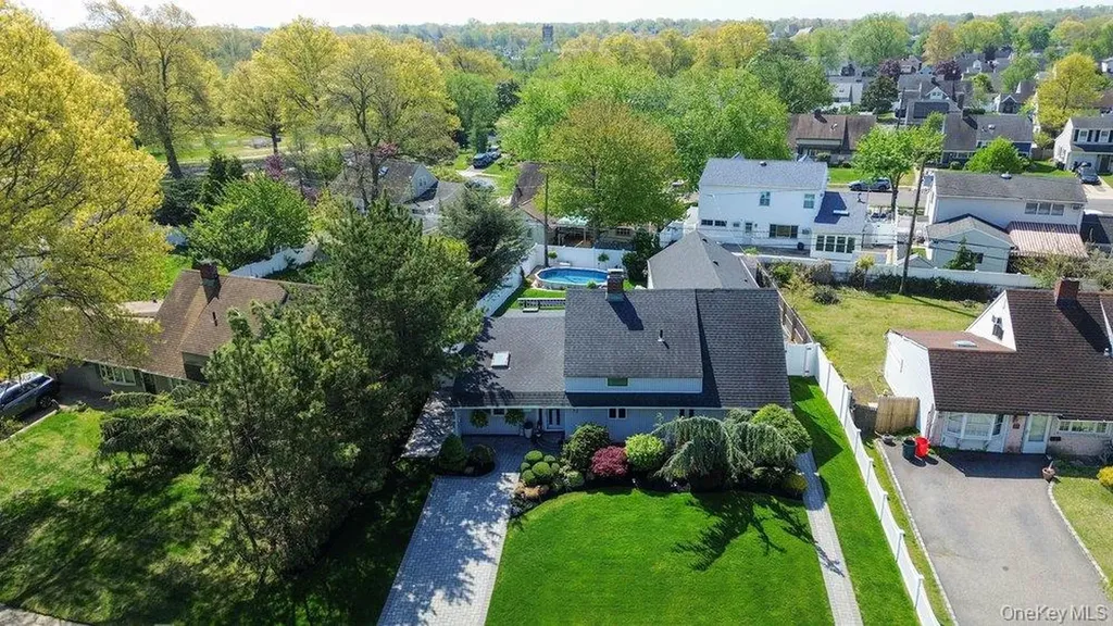 55 Duckpond Drive N Wantagh NY 11793