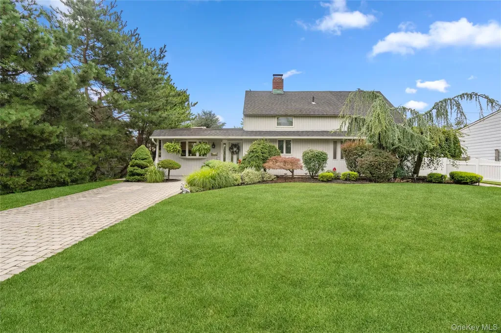 55 Duckpond Drive N Wantagh NY 11793