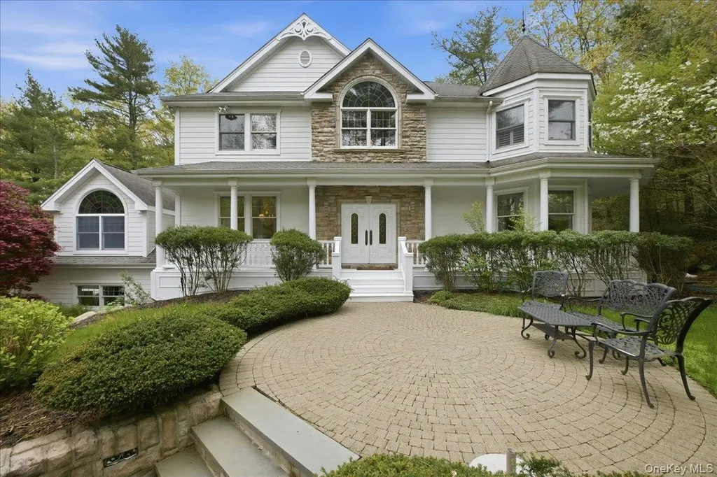 9 Godfrey Lane Huntington NY 11743