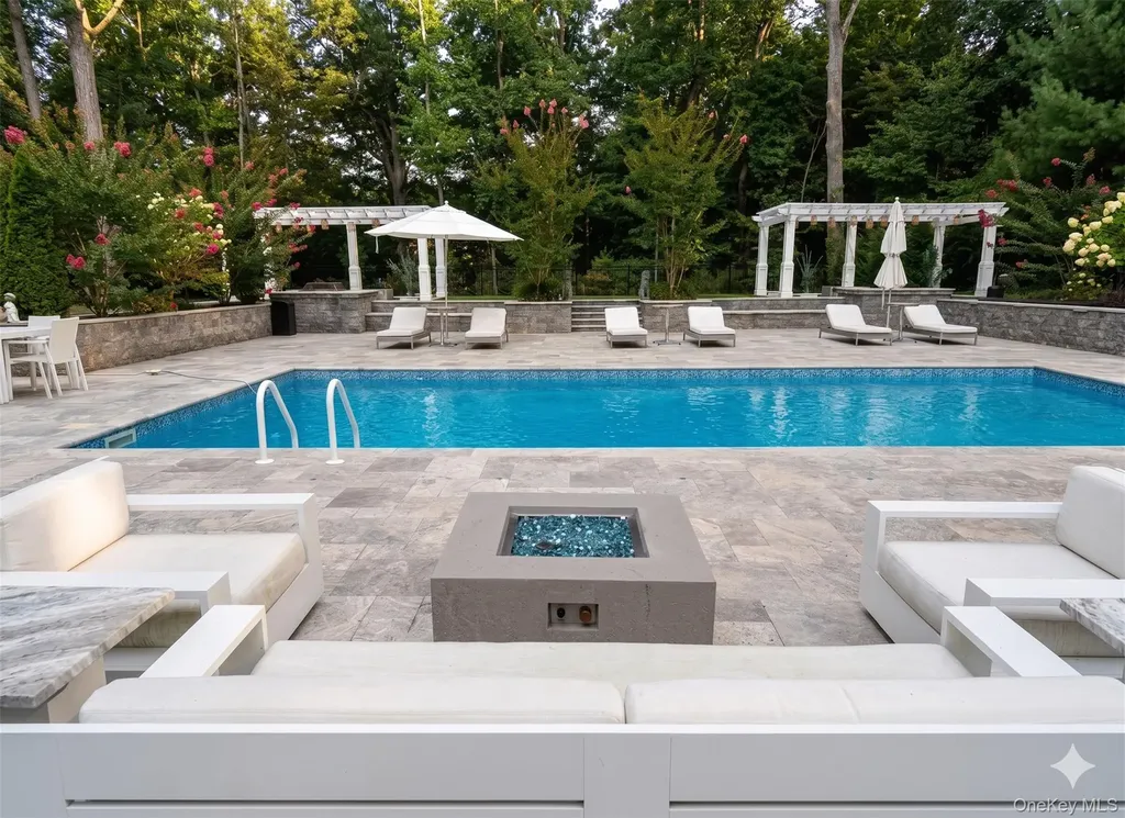 9 Godfrey Lane Huntington NY 11743