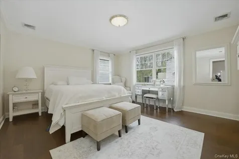 9 Godfrey Lane Huntington NY 11743