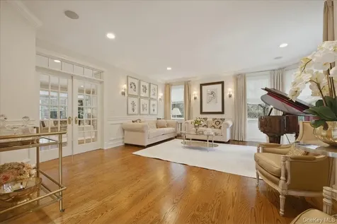 9 Godfrey Lane Huntington NY 11743