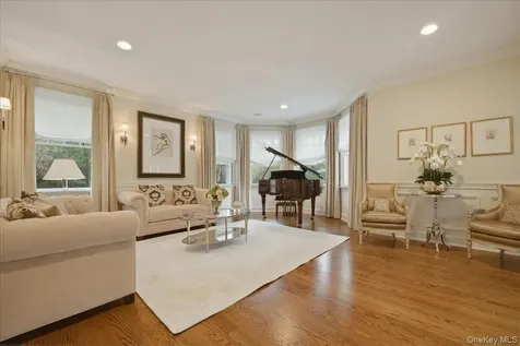 9 Godfrey Lane Huntington NY 11743