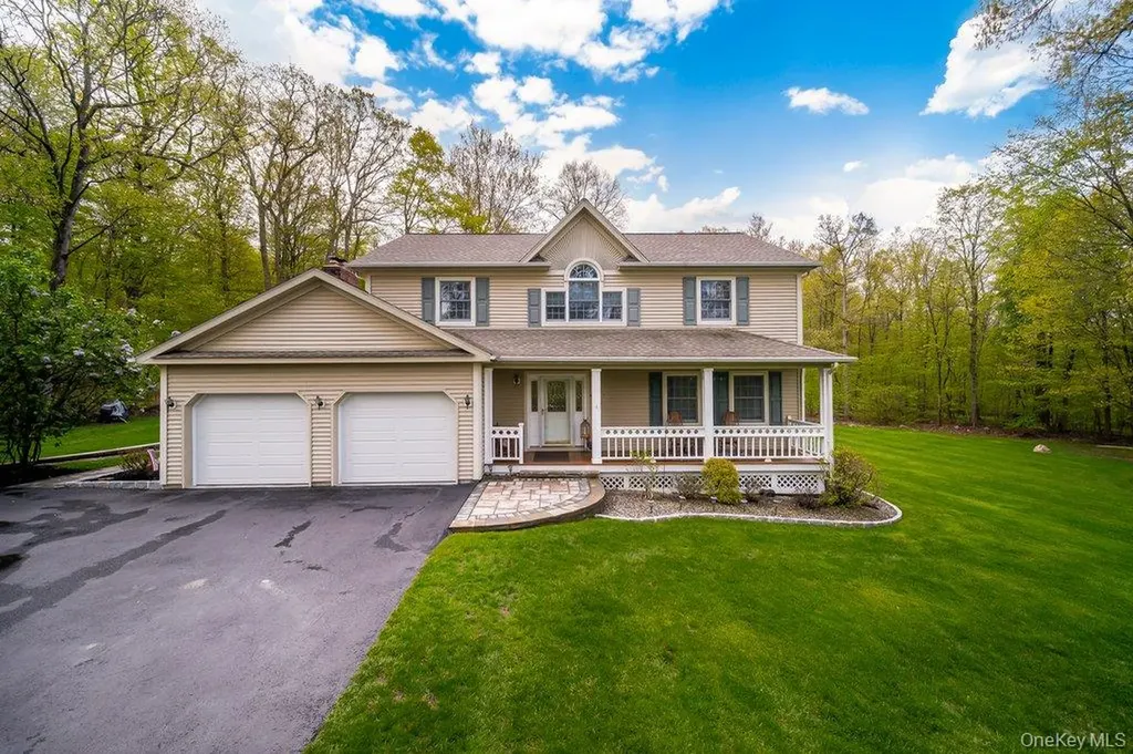 15 Grandview Terrace Wallkill NY 12589