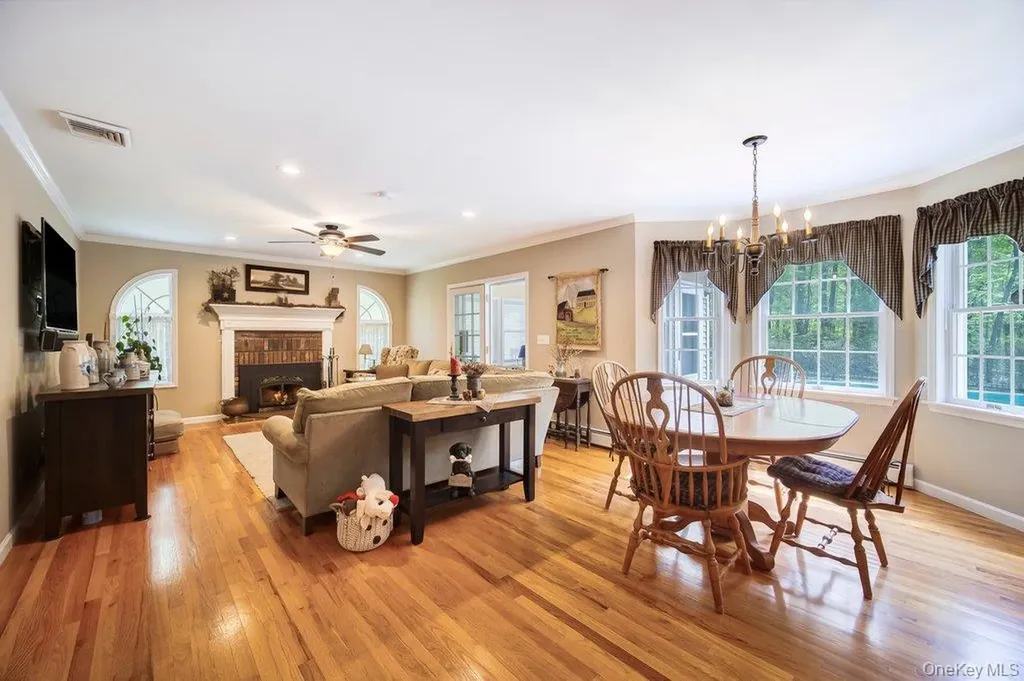 15 Grandview Terrace Wallkill NY 12589