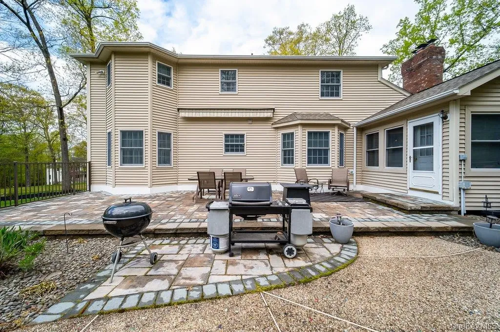 15 Grandview Terrace Wallkill NY 12589
