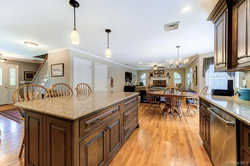 15 Grandview Terrace Wallkill NY 12589