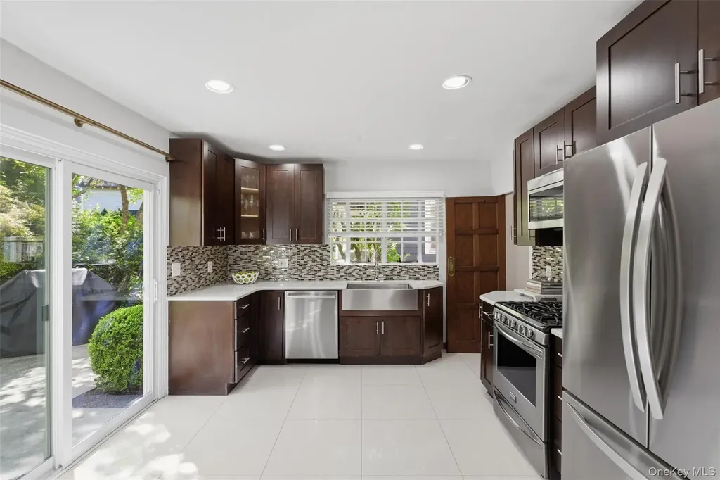 15 Kingsbury Road New Rochelle NY 10804