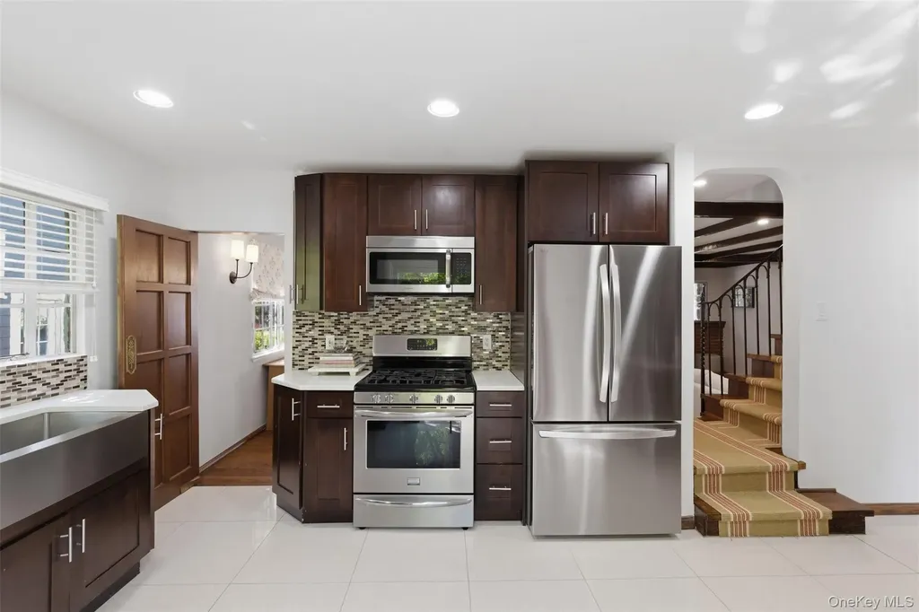 15 Kingsbury Road New Rochelle NY 10804