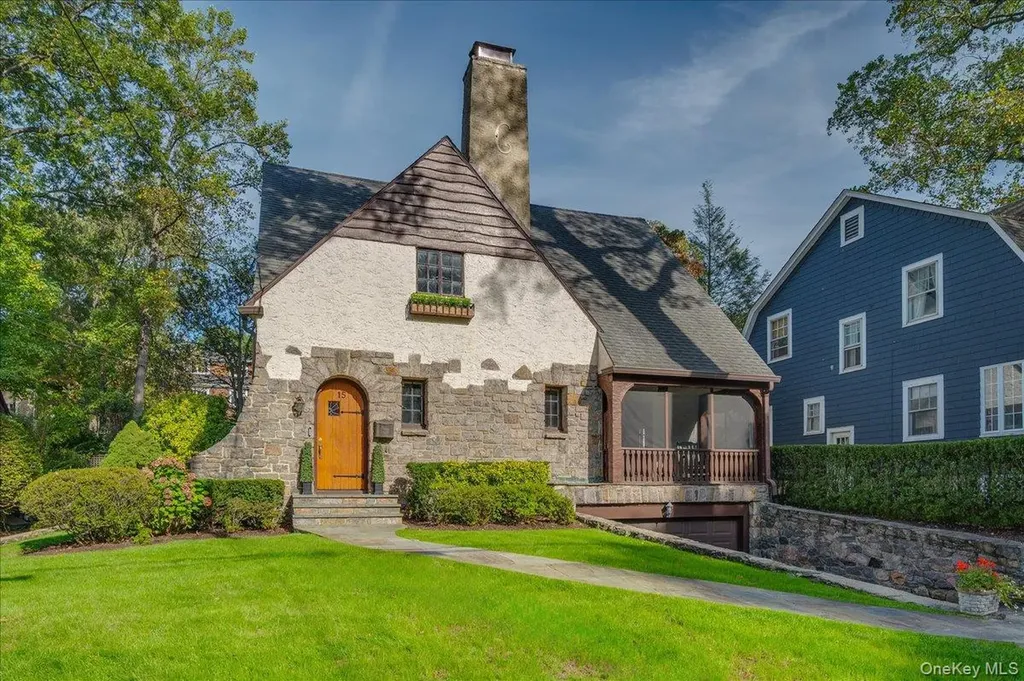 15 Kingsbury Road New Rochelle NY 10804