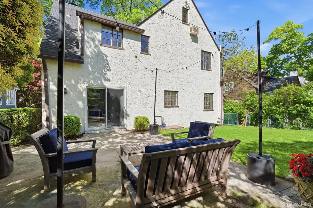 15 Kingsbury Road New Rochelle NY 10804
