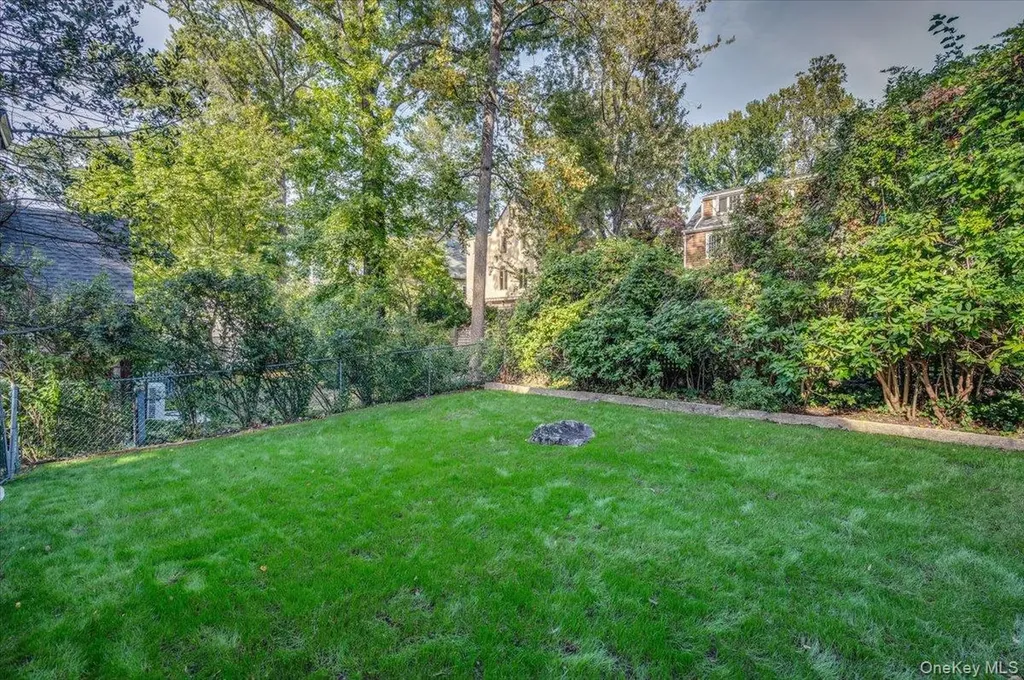 15 Kingsbury Road New Rochelle NY 10804
