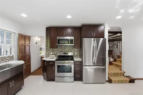 15 Kingsbury Road New Rochelle NY 10804