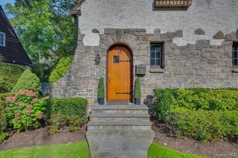 15 Kingsbury Road New Rochelle NY 10804