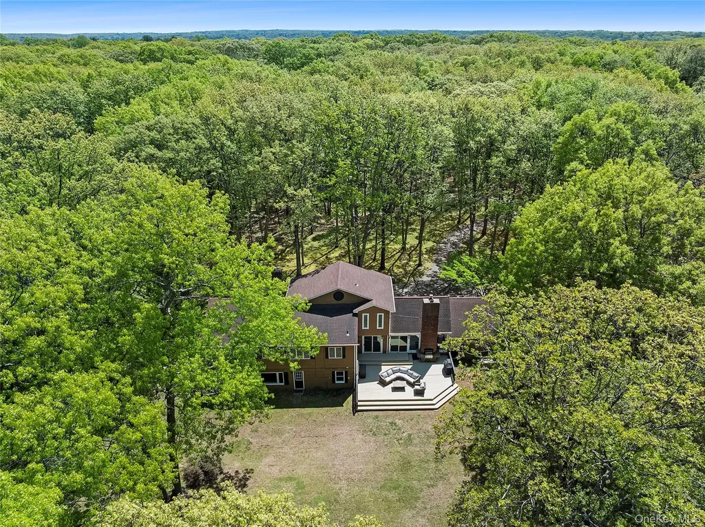 3 Pheasant Lane Lloyd Neck NY 11743