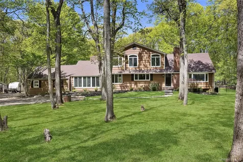 3 Pheasant Lane Lloyd Neck NY 11743