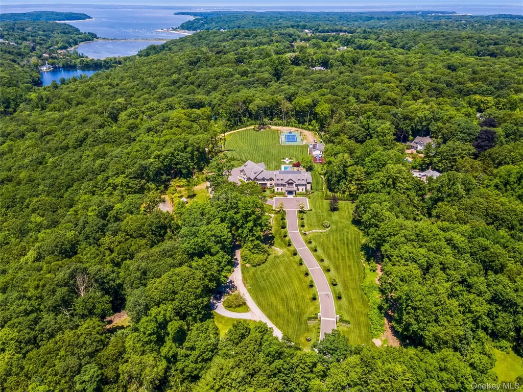 471 Woodbury Cold Spring Harbor NY 11724