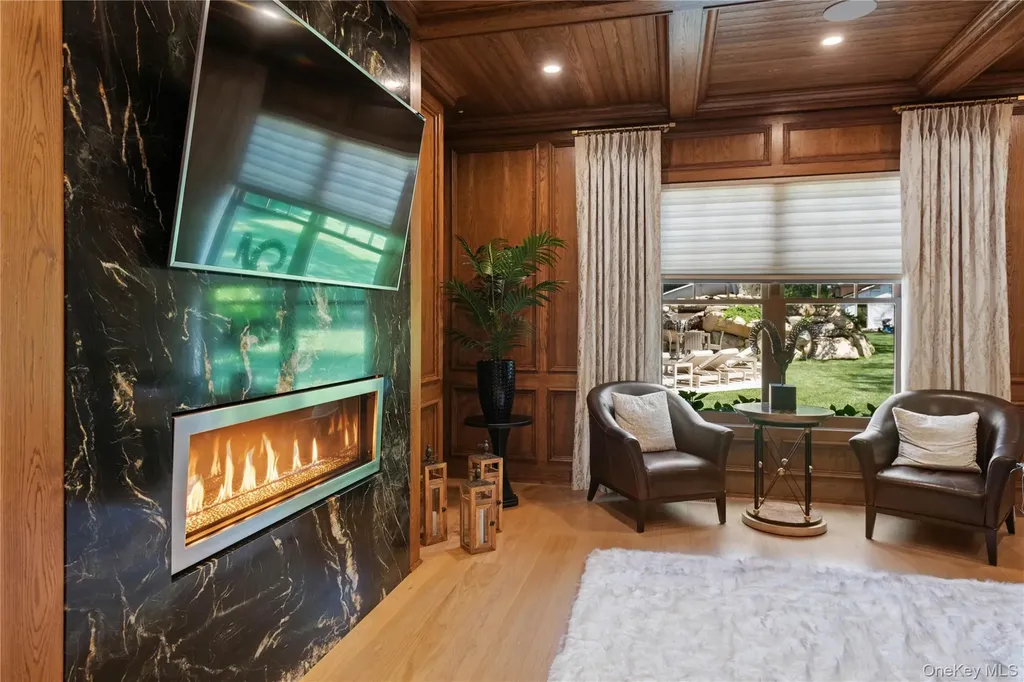 471 Woodbury Cold Spring Harbor NY 11724