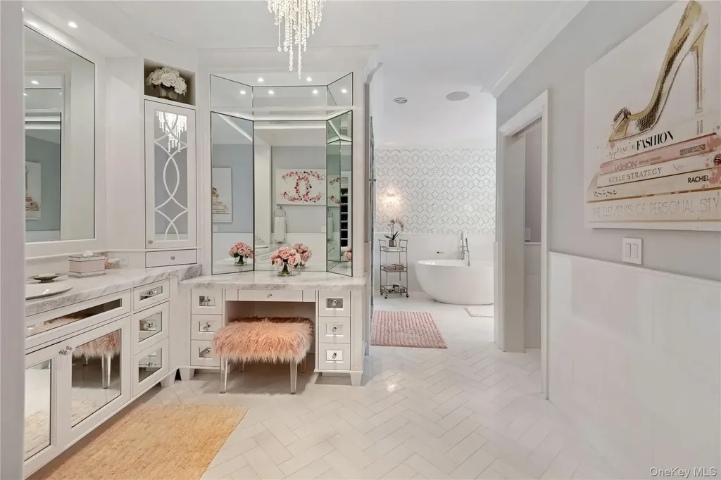 471 Woodbury Cold Spring Harbor NY 11724