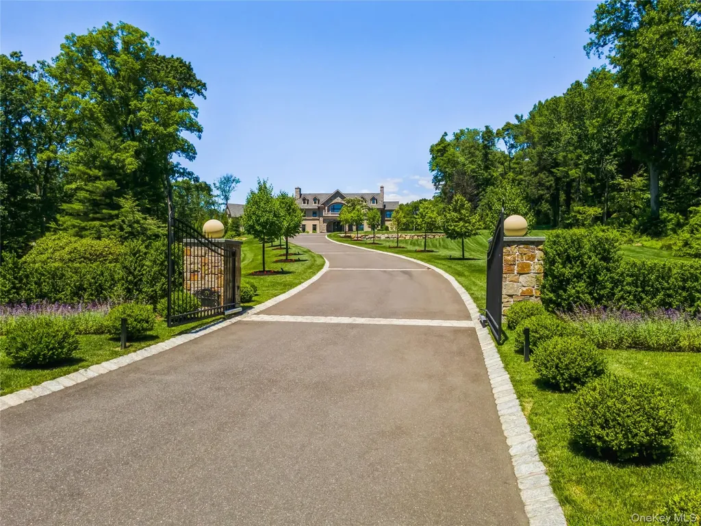 471 Woodbury Cold Spring Harbor NY 11724
