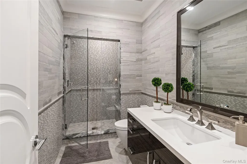 471 Woodbury Cold Spring Harbor NY 11724