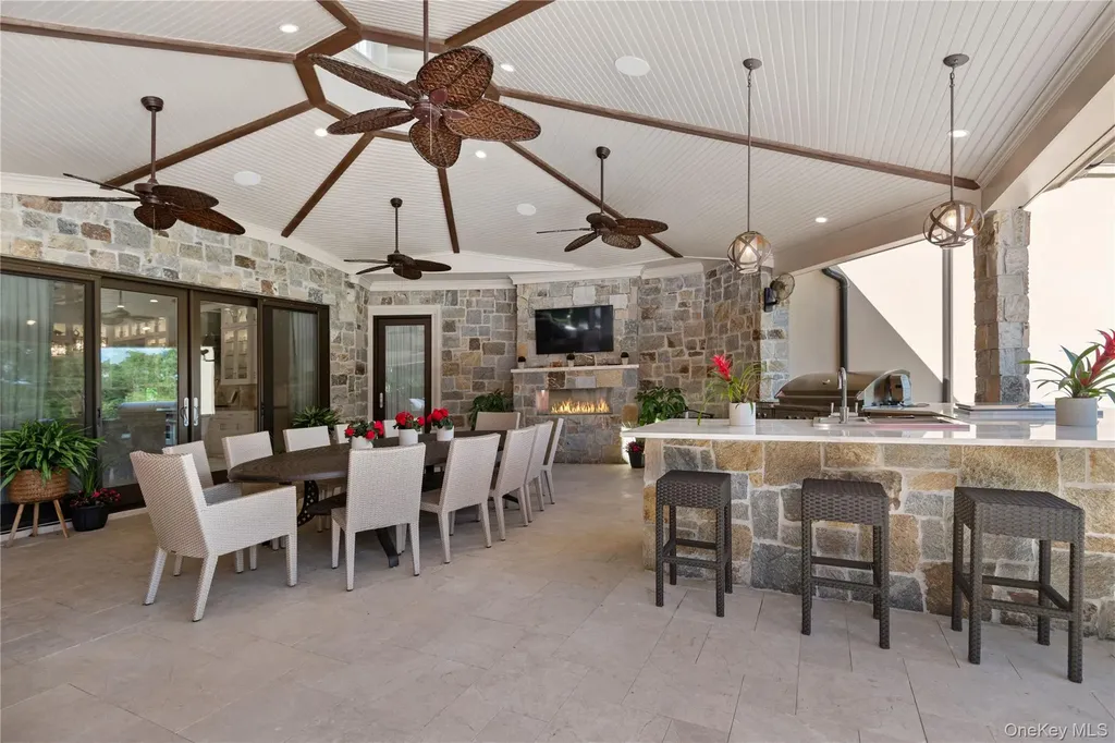 471 Woodbury Cold Spring Harbor NY 11724