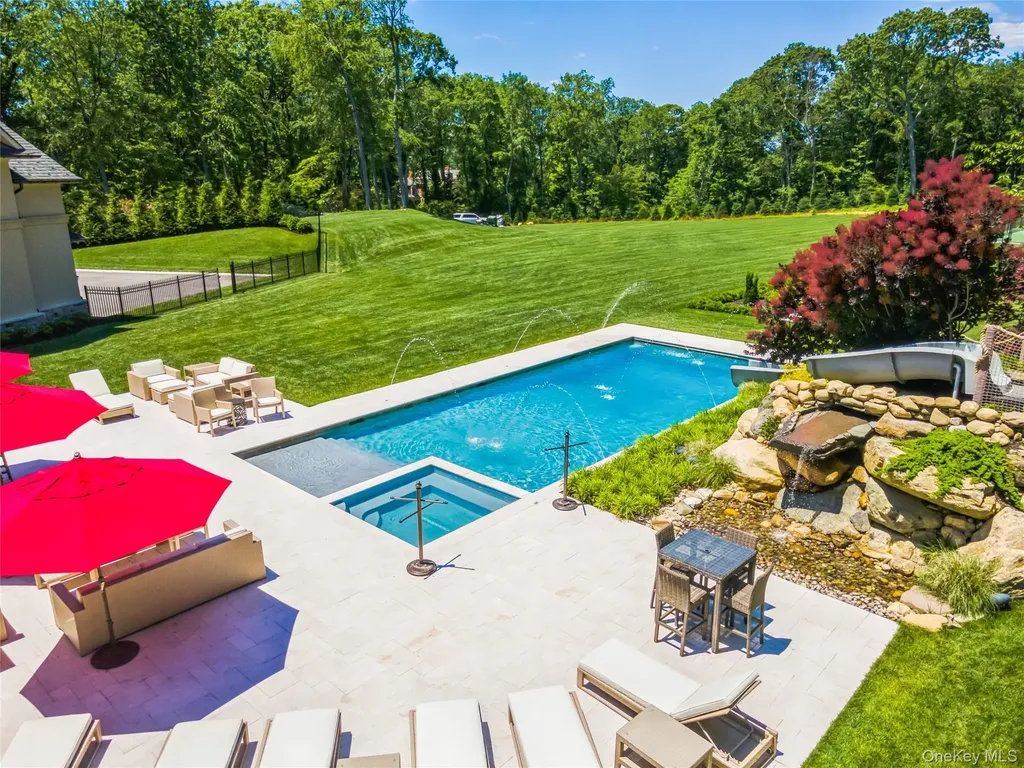 471 Woodbury Cold Spring Harbor NY 11724