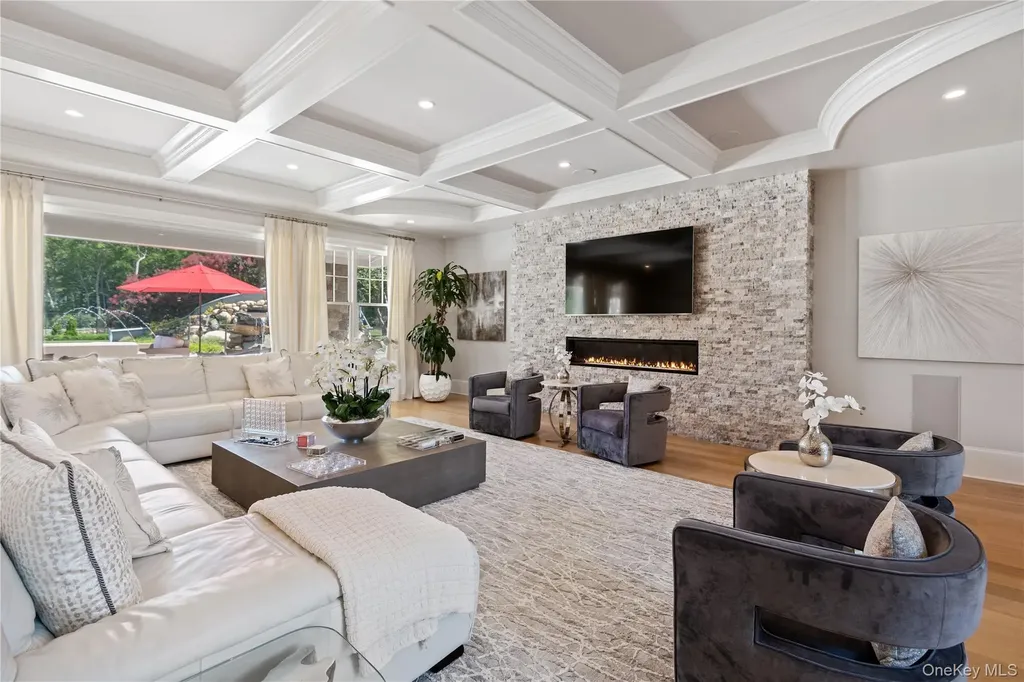471 Woodbury Cold Spring Harbor NY 11724