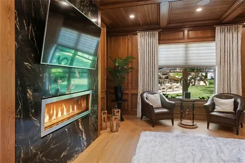 471 Woodbury Cold Spring Harbor NY 11724