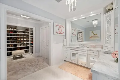 471 Woodbury Cold Spring Harbor NY 11724