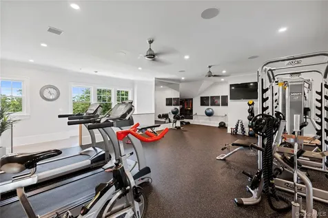 471 Woodbury Cold Spring Harbor NY 11724