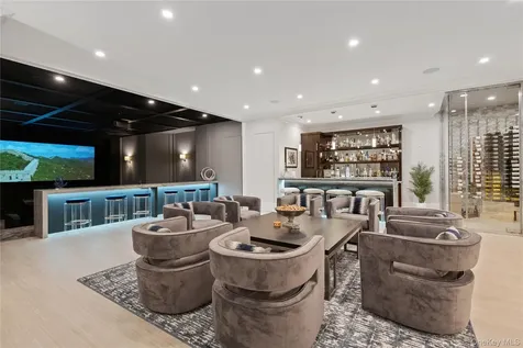 471 Woodbury Cold Spring Harbor NY 11724