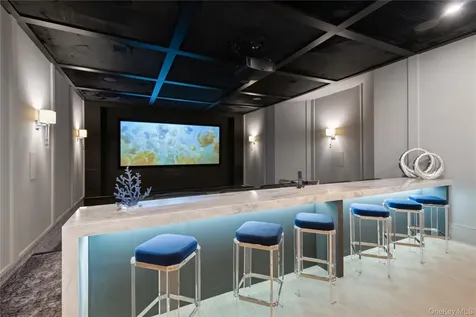 471 Woodbury Cold Spring Harbor NY 11724