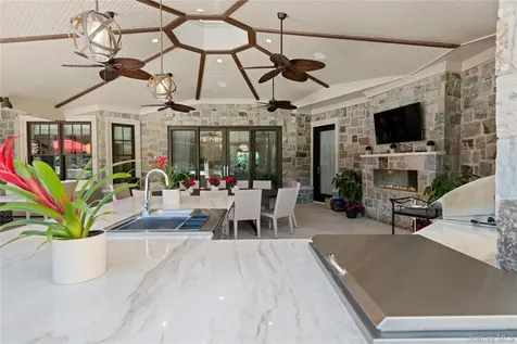 471 Woodbury Cold Spring Harbor NY 11724