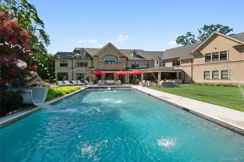 471 Woodbury Cold Spring Harbor NY 11724