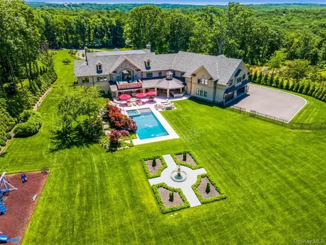 471 Woodbury Cold Spring Harbor NY 11724