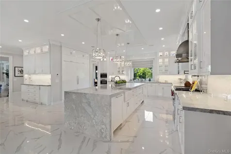 471 Woodbury Cold Spring Harbor NY 11724