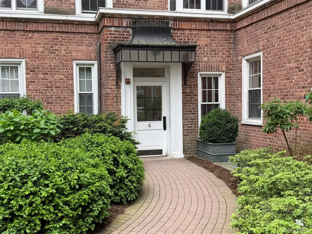 4 Midland Gardens, Bronxville NY 10708
