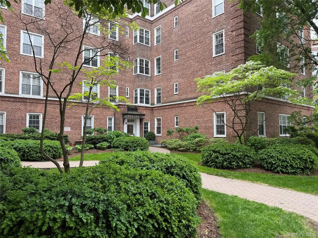 4 Midland Gardens, Bronxville NY 10708
