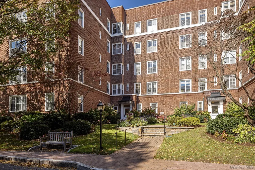 4 Midland Gardens, Bronxville NY 10708