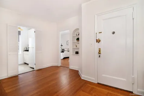4 Midland Gardens, Bronxville NY 10708